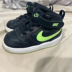 Toddler Nike Air size 6c